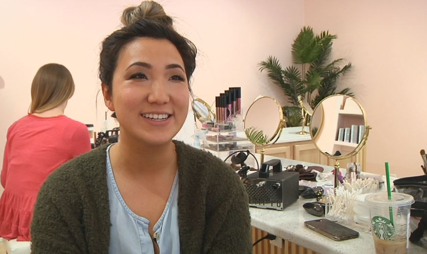 evaoutloud's tweet image. Meet the women behind Eastern Iowa's first #MomProm tonight at @cbs2iowa at 5 pm!