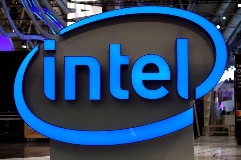 accountJob's tweet photo. Intel says its 5G modem chips will not appear in phones until 2020: Intel Corp executives said on Friday its 5G modem chips will not appear in mobile phones until 2020, raising the possibility its biggest customer, Apple Inc, will be more than a year… https://t.co/azgfsfc5C2 https://t.co/aZ1lS0NhG9