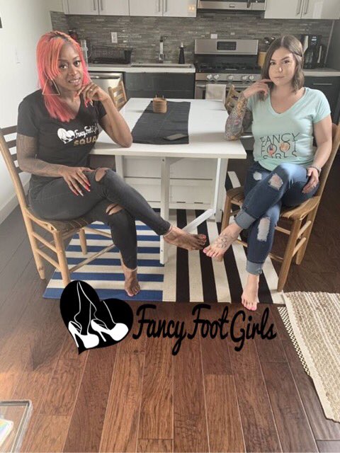fancyfootgirls's tweet photo. We love when our squad gets together! 🖤🖤🖤🖤 Queen Veiny Feet and Misstinytootsies showing off their #fancyfeet https://t.co/CPBzVwEkHM