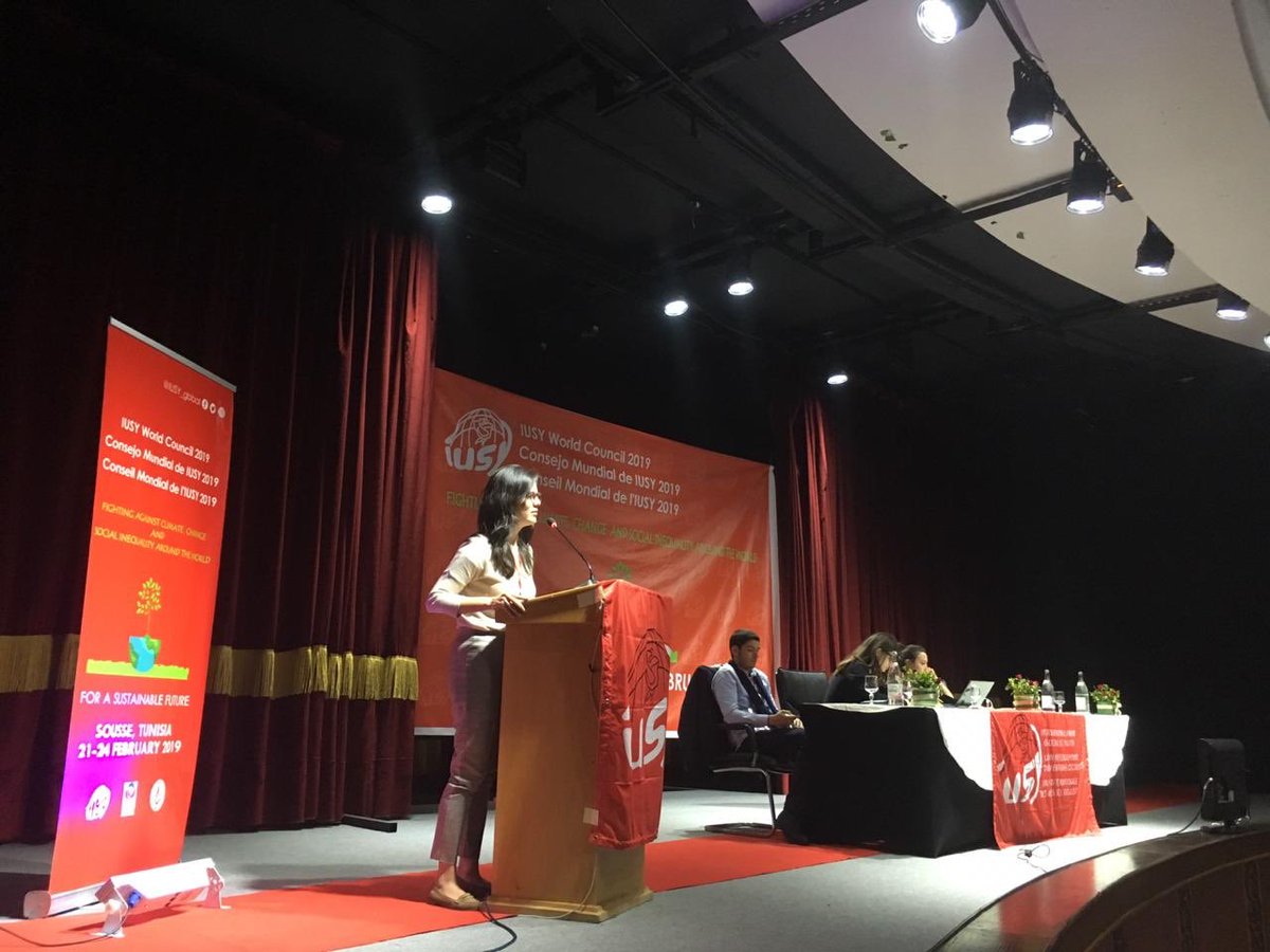 La compañera <a href="/crismzeas1/">cristina muñoz zeas</a>, vicepresidenta de la #JSE, participa en estos momentos en el #ConsejoMundial de la <a href="/IUSY_Global/">🌹IUSY</a> en #Sousse, Túnez. 

Con el tema “luchando contra el cambio climático y la inequidad social en el mundo” formamos parte de esta ambiciosa agenda global ✊🏽.