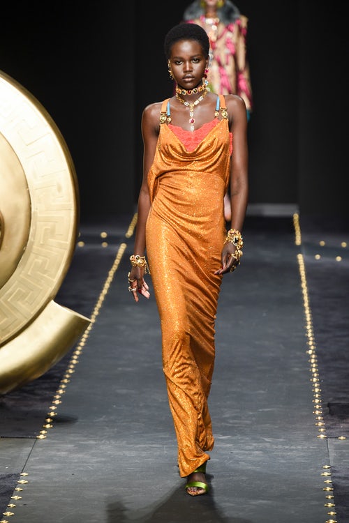 BoF's tweet photo. Now live, discover @Versace's new collection. https://t.co/U3fKN4BjSr #BoFW #MFW https://t.co/ASdW9vrT5i