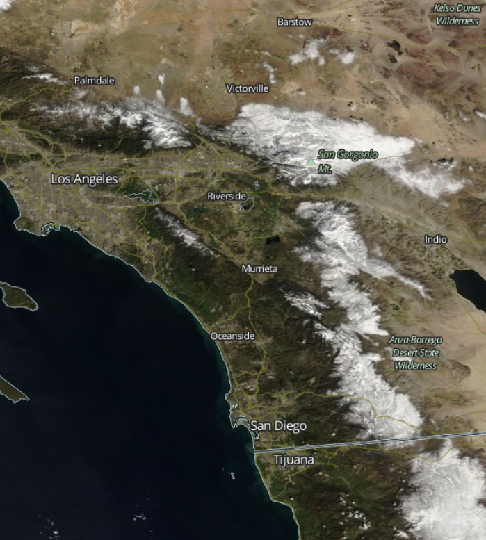 NWSSanDiego's tweet photo. The SoCal mountains haven't looked this white in quite a few years! #cawx https://t.co/0dYBAq561O