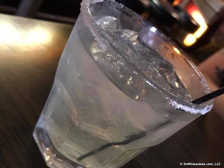 onmilwaukee's tweet image. Fight me: Conejito&apos;s margarita is the city&apos;s best #margarita #nationalmargaritaday #conejitos dlvr.it/QzTcFb