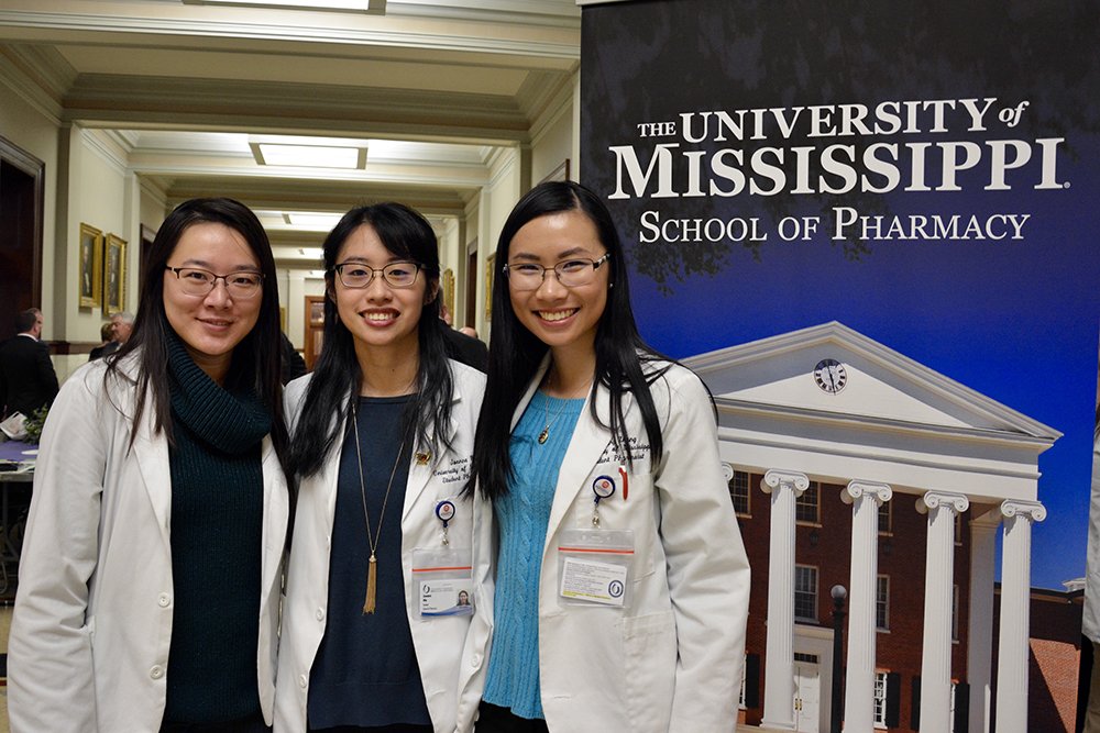 olemisspharmacy's tweet photo. #CapitolDay2019 was a success! Our students toured the building and met with legislators. They also gave free health screenings as part of the "Healthy Hearts in the Heart of the City" Initiative in partnership with @FamiliesFirstMS. #FamiliesFirst

📸 | https://t.co/UAWt1Yv1Rn https://t.co/yG7fW1irgN