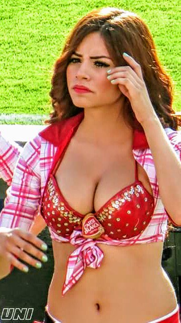 DiosasdelClima's tweet photo. #SexyViernes #Pamelazo 😜 https://t.co/RJQ30pFscl