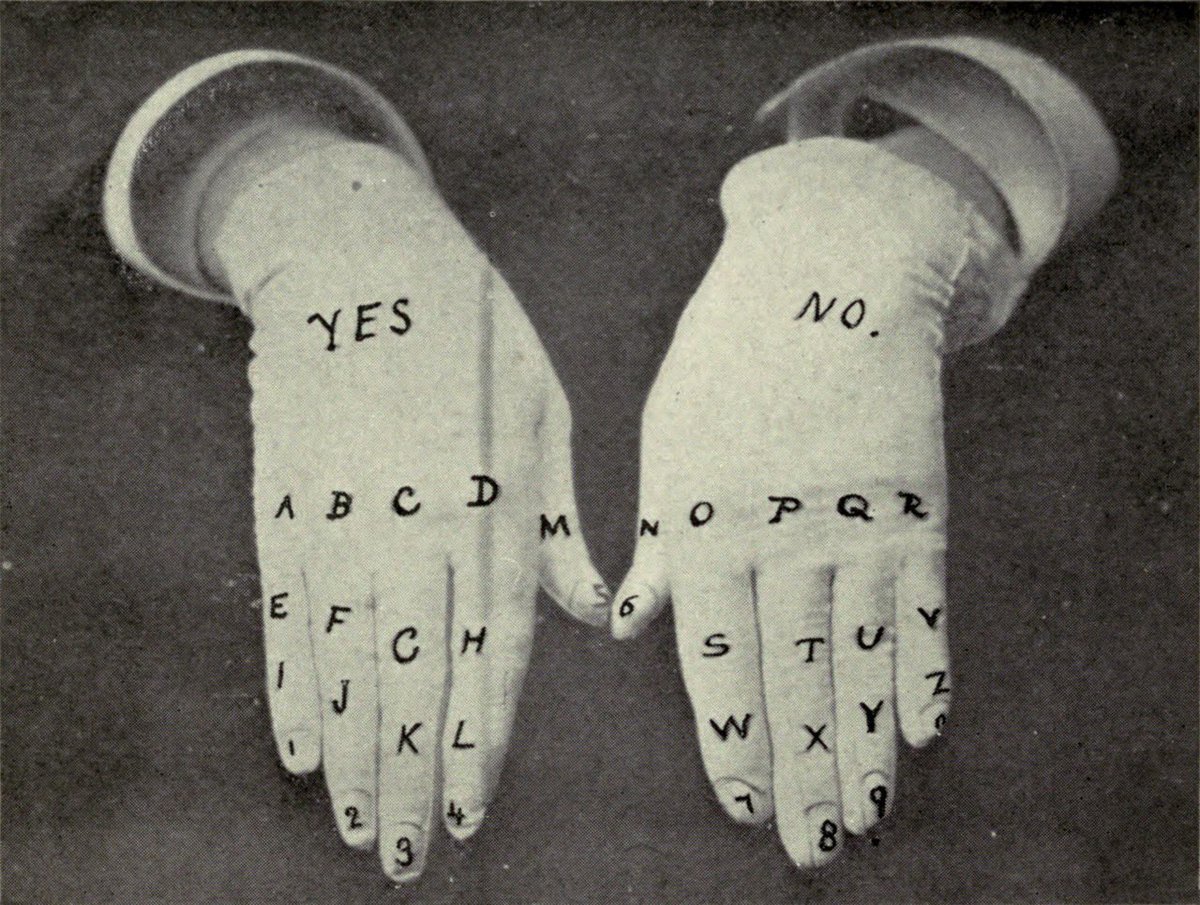 #FunFactFriday: Back in 1917, these talking gloves were developed as a way by which sign-impaired folks could communicate with the #Deafblind. Innovation at its finest!