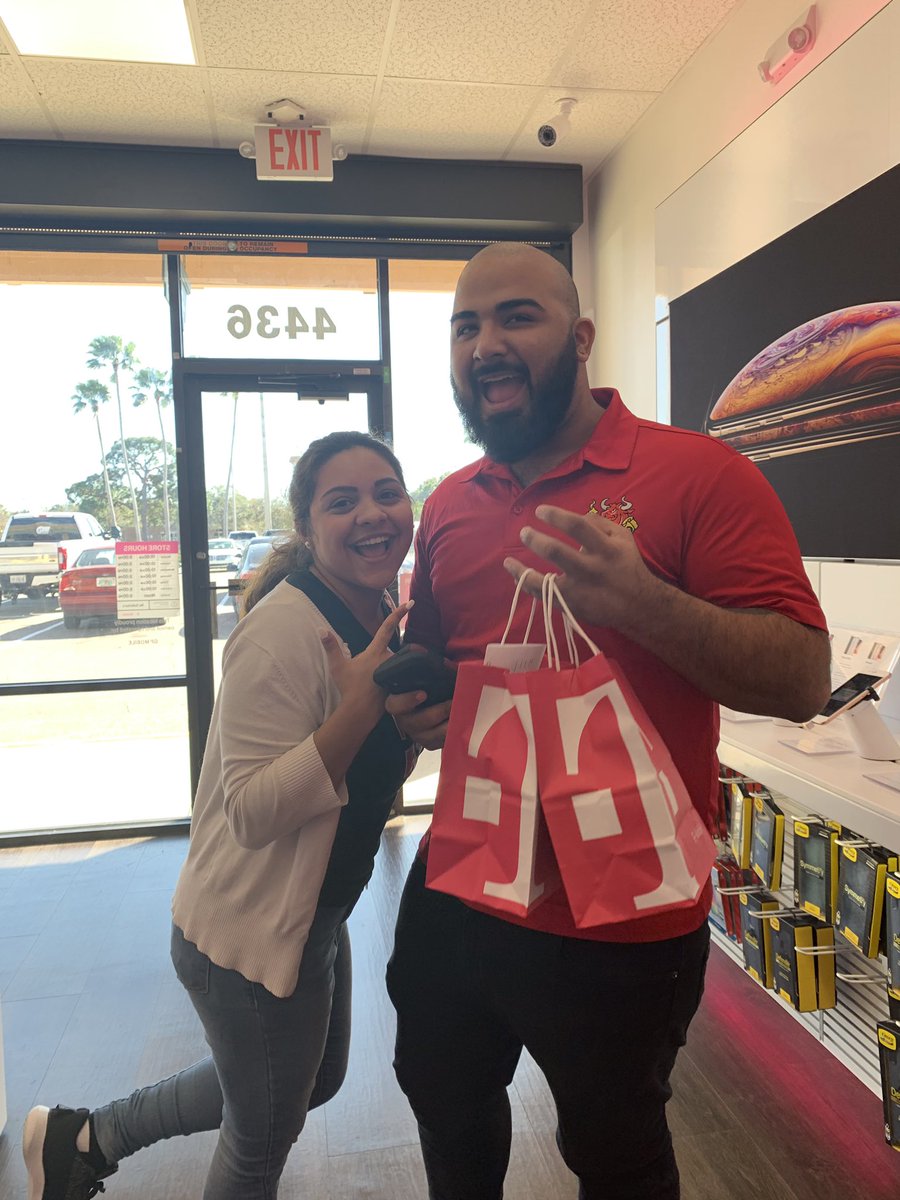 _MLGC's tweet photo. Team magenta!! #switchtoday https://t.co/TCSSkEYbge
