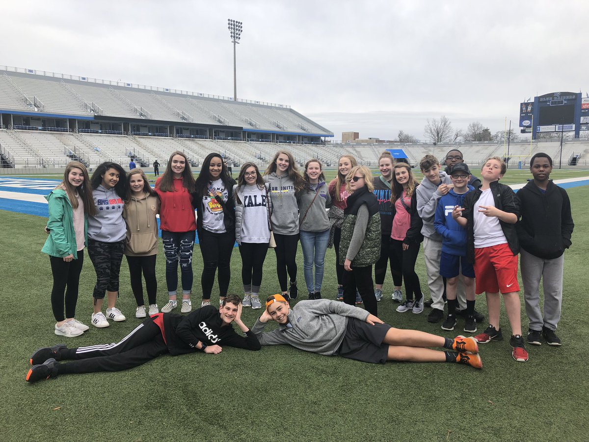 james_bms's tweet photo. MTSU Tour! ☔️ @beardenmiddle @KcSavid #ThisIsAVID https://t.co/wZsue991Yf