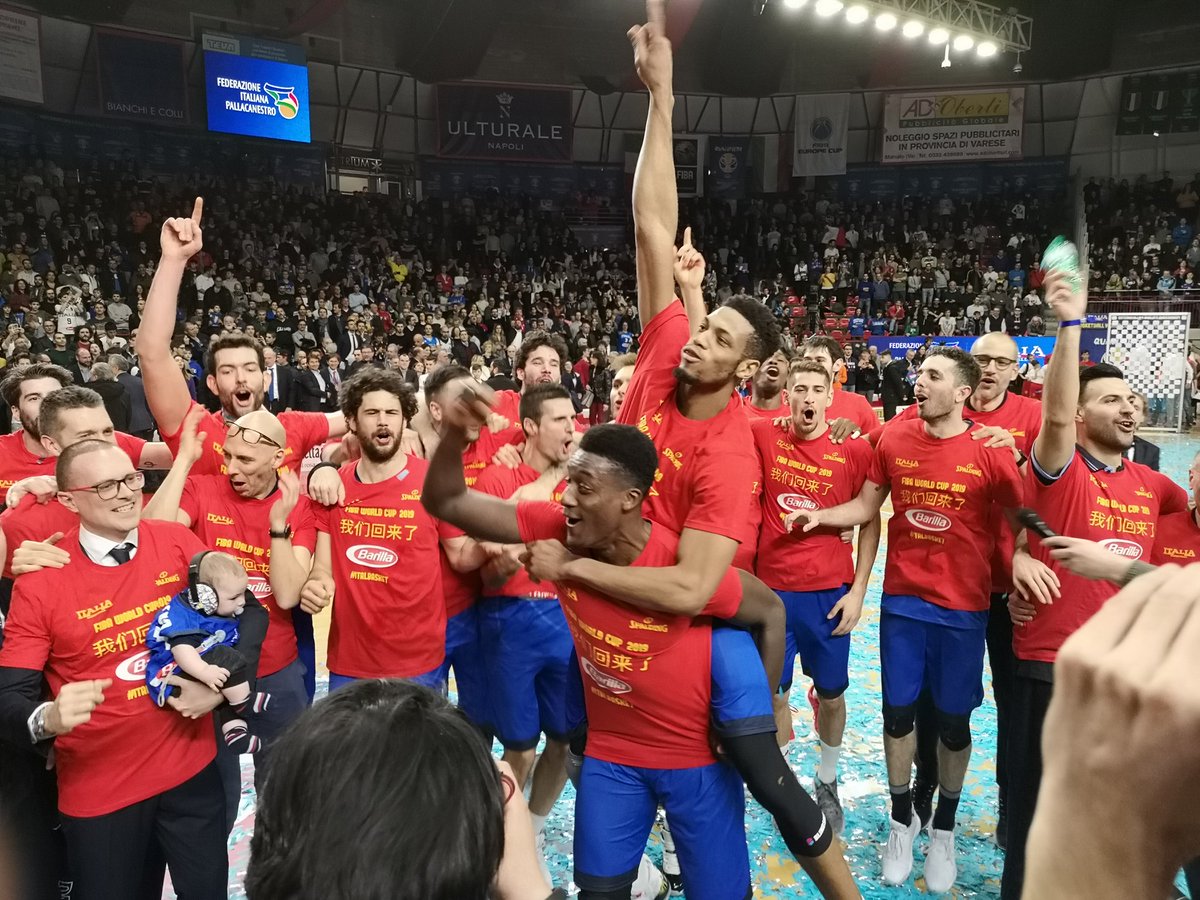 parallelecinico's tweet photo. Delirio Mondiale.
#MondialiTipo https://t.co/cmIhloOOTV
