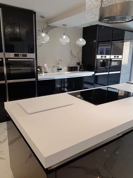 HawdonSurfaces's tweet image. The most common myth about white worktops: "Ohh they'll be a nightmare to keep clean"......WRONG❌
The truth is they are non pourus so they DO NOT stain 🙌😮
The same worktops we install in hospitals and dentist too. They are literally the most hygenic worksurfaces available.