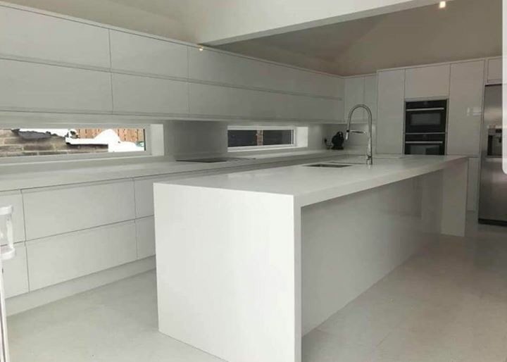 HawdonSurfaces's tweet image. The most common myth about white worktops: "Ohh they'll be a nightmare to keep clean"......WRONG❌
The truth is they are non pourus so they DO NOT stain 🙌😮
The same worktops we install in hospitals and dentist too. They are literally the most hygenic worksurfaces available.