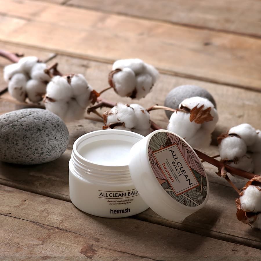 atriaskin's tweet photo. "My Holy Grail of cleansers. The only product I don’t feel strips my face, and completely removes all the makeup without needing a second cleanser!  You don’t need more than a (provided) spoon full, and it does its job effectively. " https://t.co/WMtquv3tQB