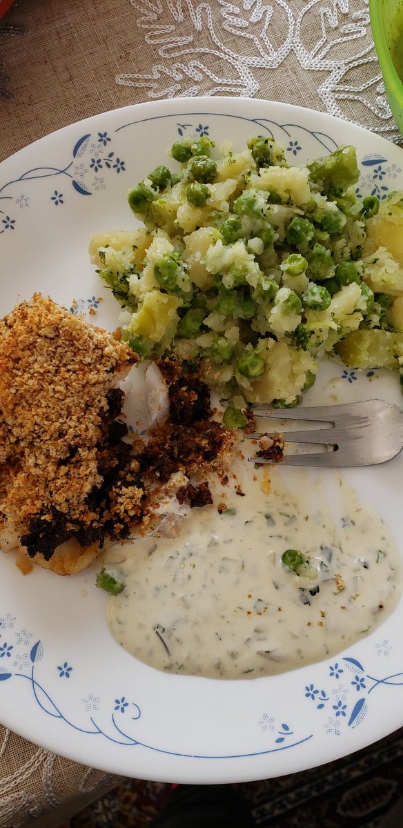 Sharmin83's tweet photo. Oh sooo gooooood. Cod with sundried tomatoes, anchovies and crumb and side of mush @jamieoliver #15minutemeals https://t.co/hfQXCaqFe2
