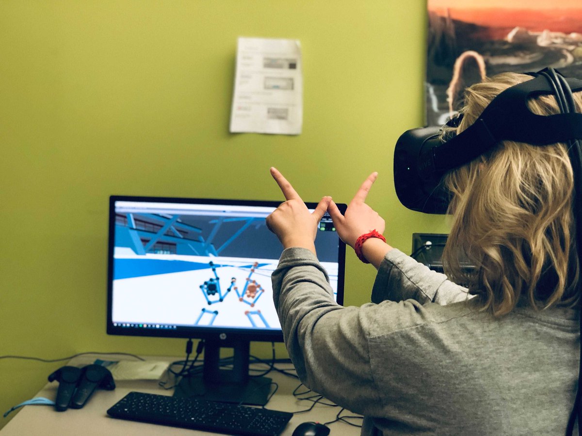 uwsolarracing's tweet image. The VR team is making great progress! #breakapod #hyperloop #badgerloop