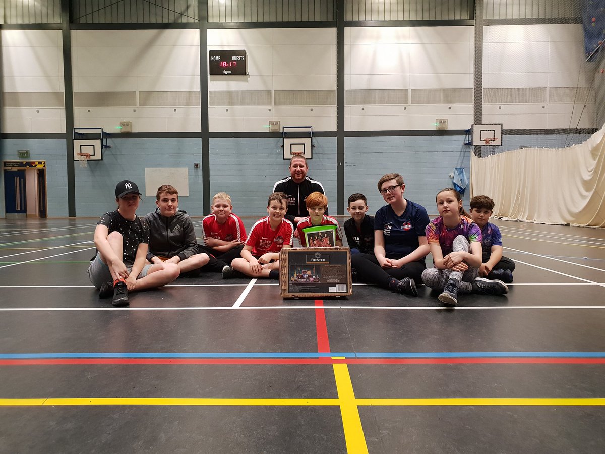 TheWiganRunner's tweet image. Day 783

Another good training session 👨‍👨‍👦‍👦 with blindfold games 😎2 improve our communication &amp;amp; team work followed by competition👊🏻

Congratulations to Simon 🙋🏻‍♂️ who Won A Hamper 🎁 worth £100!

#783 #WDW #Warriors #2ndBestTeamInTheWorld #DWC20 #Journey