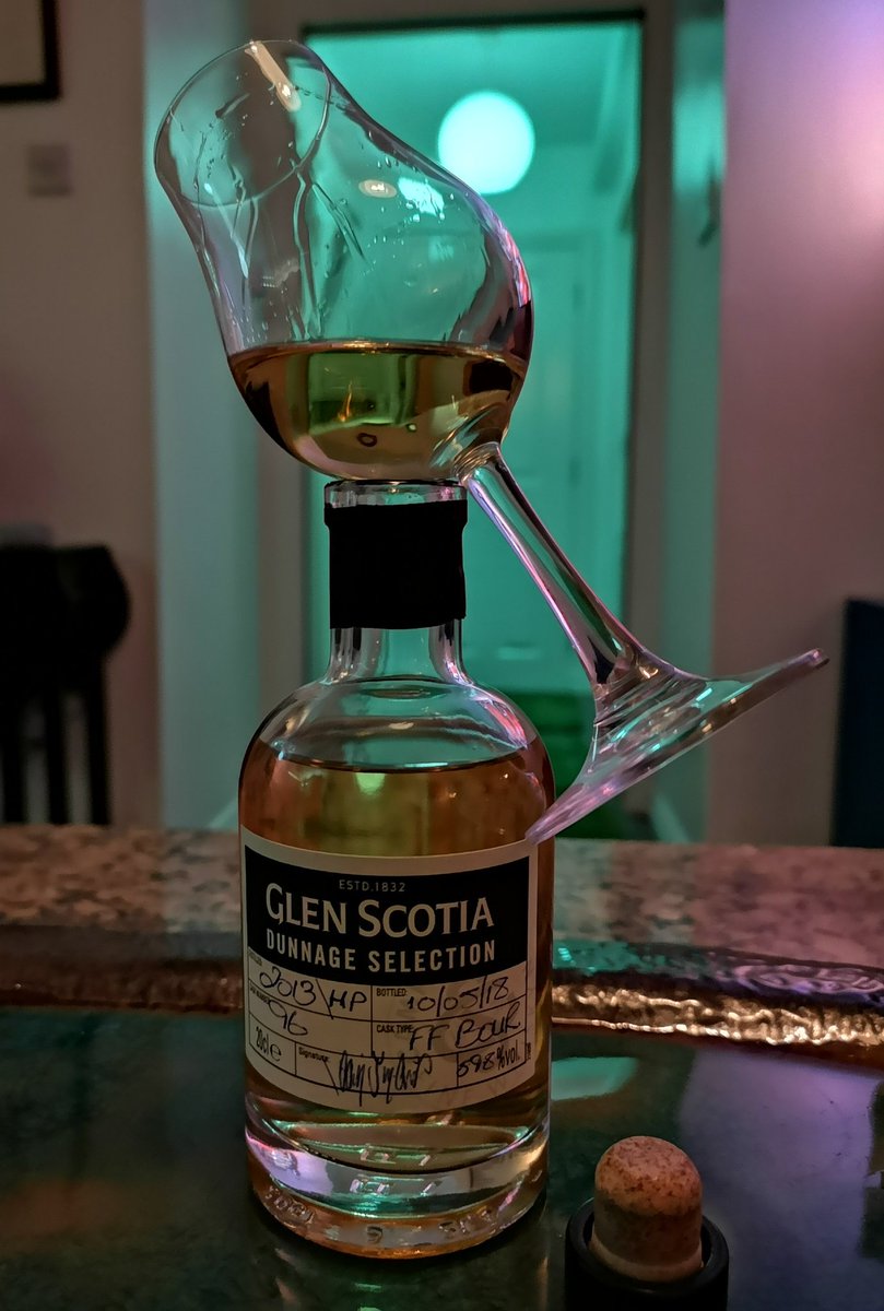 Ibon_Mendiguren's tweet photo. Finally getting that much needed #FridayFeeling
Just had the best Burmese chickpea and tofu curry from @nonyaglasgow 🍛
Aaaand... now is turn for this small but fiery #HighlyPeated, 5 year old, first-fill Bourbon cask @GlenScotiaMalts 🥃🥃🥃
#LifeMakesSenseAgain #MaltFest19 https://t.co/7Ao6zJlYQS