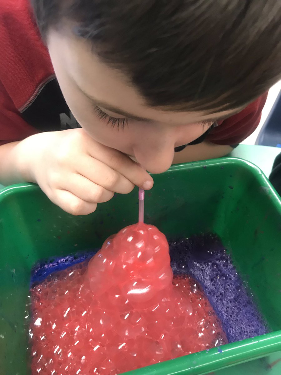 MMcEachenTVDSB's tweet photo. Today our focus was using wind/air power to create abstract art. #rhsoaringhawks #artlovesscience @RickHansentvdsb https://t.co/VWBY0hyOL4