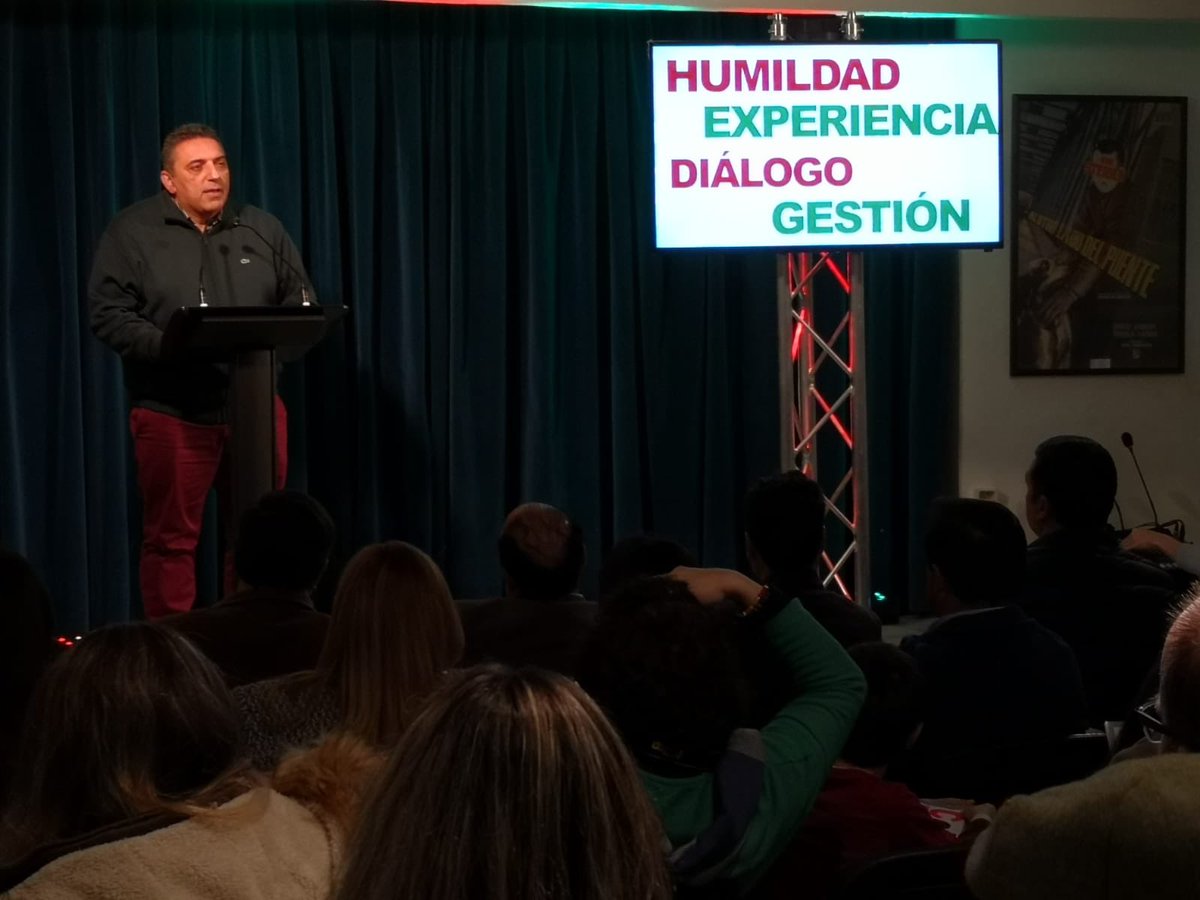 Compromiso_Lora's tweet photo. Lleno absoluto de la Biblioteca Pública en la presentación del candidato a la Alcaldía de #LoradelRío, @nogalesruda. 

¡GRACIAS a todos y todas por acompañarnos esta noche! ❤️💚 https://t.co/oDx4dbVFO5
