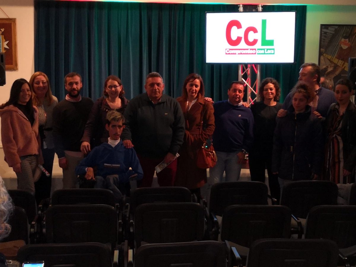 Compromiso_Lora's tweet photo. Lleno absoluto de la Biblioteca Pública en la presentación del candidato a la Alcaldía de #LoradelRío, @nogalesruda. 

¡GRACIAS a todos y todas por acompañarnos esta noche! ❤️💚 https://t.co/oDx4dbVFO5