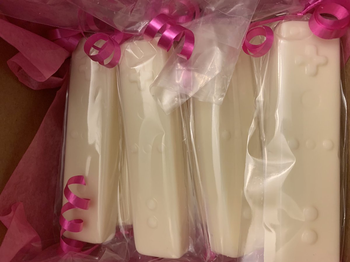 DippStixxSweet's tweet photo. These controllers will be a great addition to a birthday celebration this weekend in CA. #gamecontroller #chocolatepartyfavors #chocolategamecontrollers https://t.co/9SVoHDt3gN