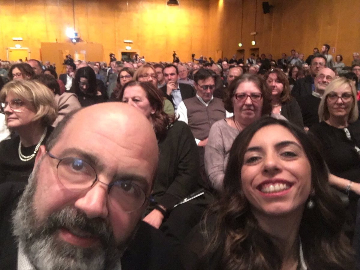 val_caputo's tweet photo. #UnAltraStrada per il nostro paese ripete da #Lingotto con @matteorenzi ! Sala gremita e tanta tanta gente fuori!
Non si molla e non lo si ferma! https://t.co/iGodbKBTS7