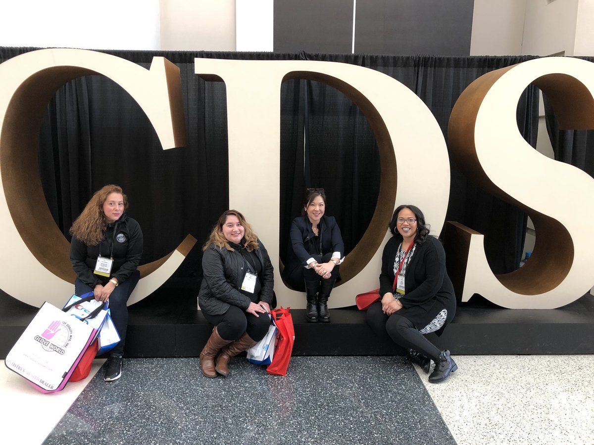 DrGraceYum's tweet photo. Always fun at @Chicago_Dental #midwinter2019 https://t.co/WbsXsfRKvj