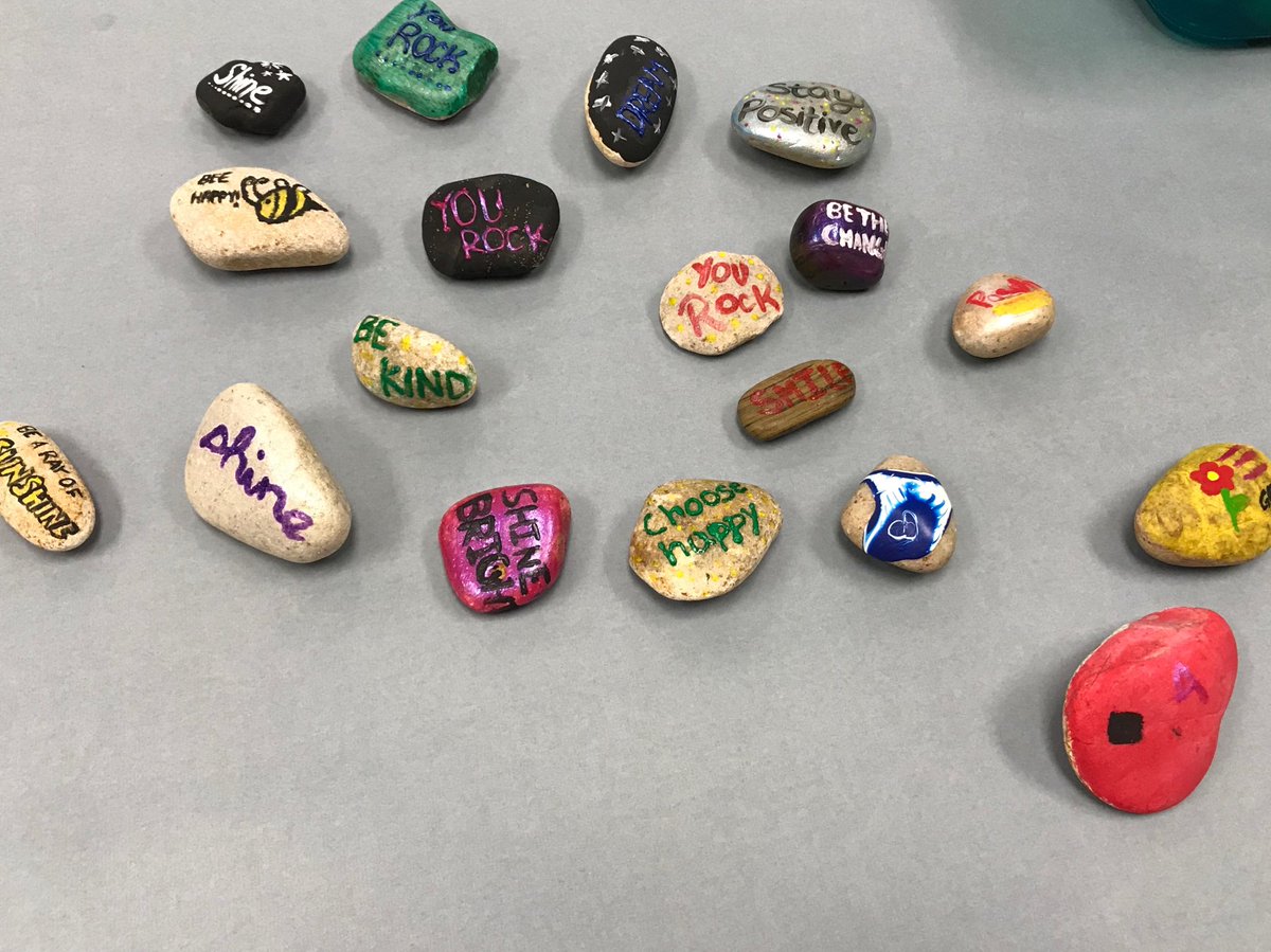 Ms_JWillard's tweet photo. #RAK making #kindnessrocks for #RAKday ⁦@RandomActsOrg⁩ ⁦@CRHSRedWolves⁩ ⁦@CRHSMediaCenter⁩ https://t.co/nlIkSa2BPn
