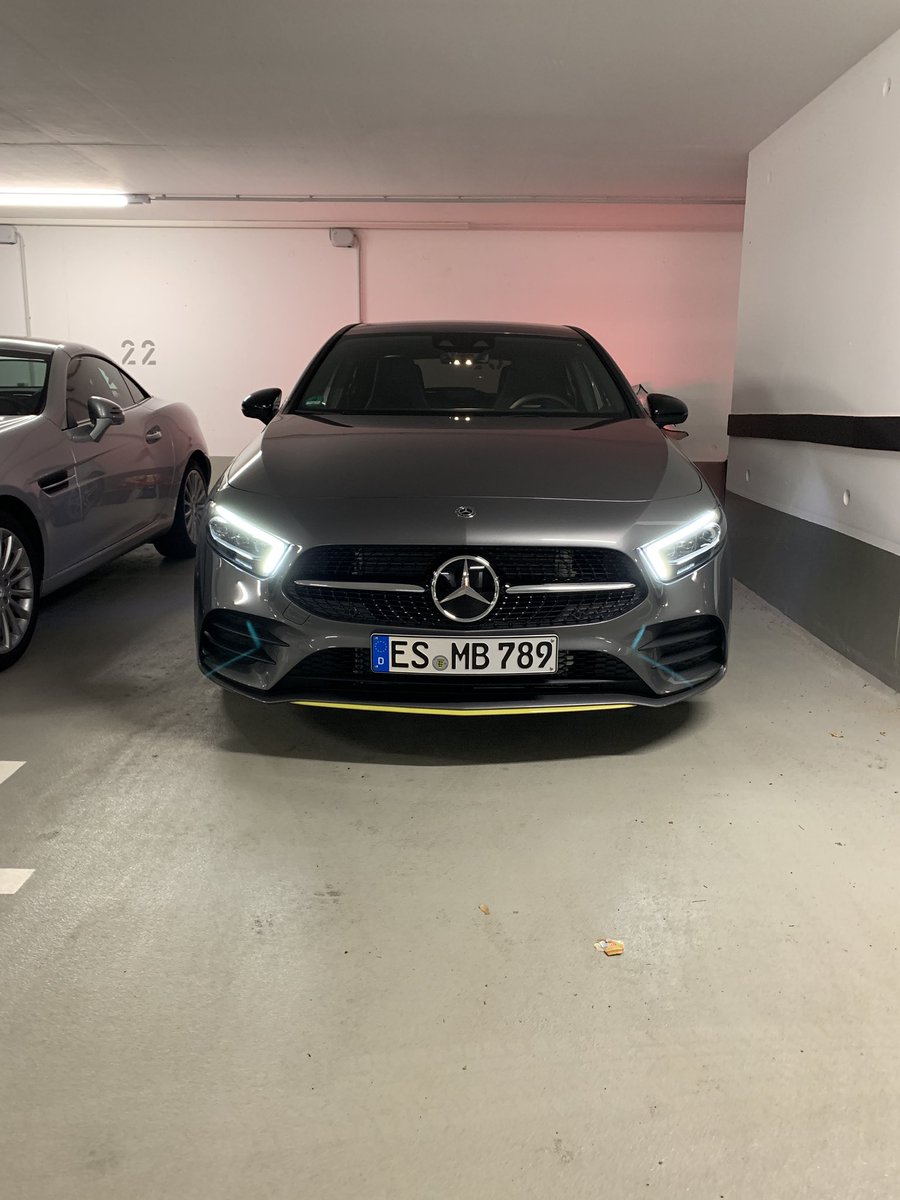 the_browni's tweet photo. Hallo neue Schönheit😍😍😍 @MercedesBenz #AClase #Mercedes #DasBesteOderNichts https://t.co/sWkhdHn5oe