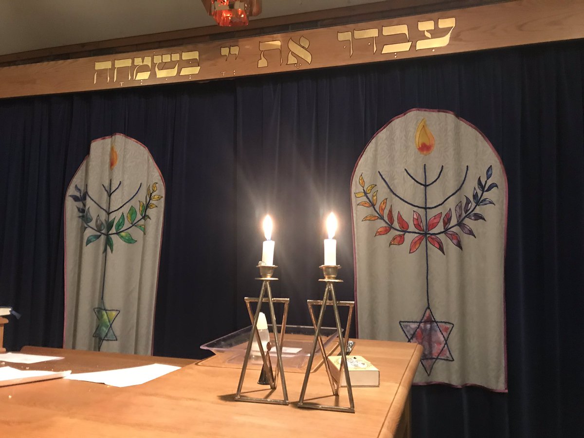 GeorgeAylett's tweet image. Many thanks to @HullUniJSoc for inviting myself and others to the open Friday night service at the Hull Reform Synagogue tonight.

It was a really interesting and welcoming service. The food was absolutely delicious too!

Glad I went as I learned a lot tonight.