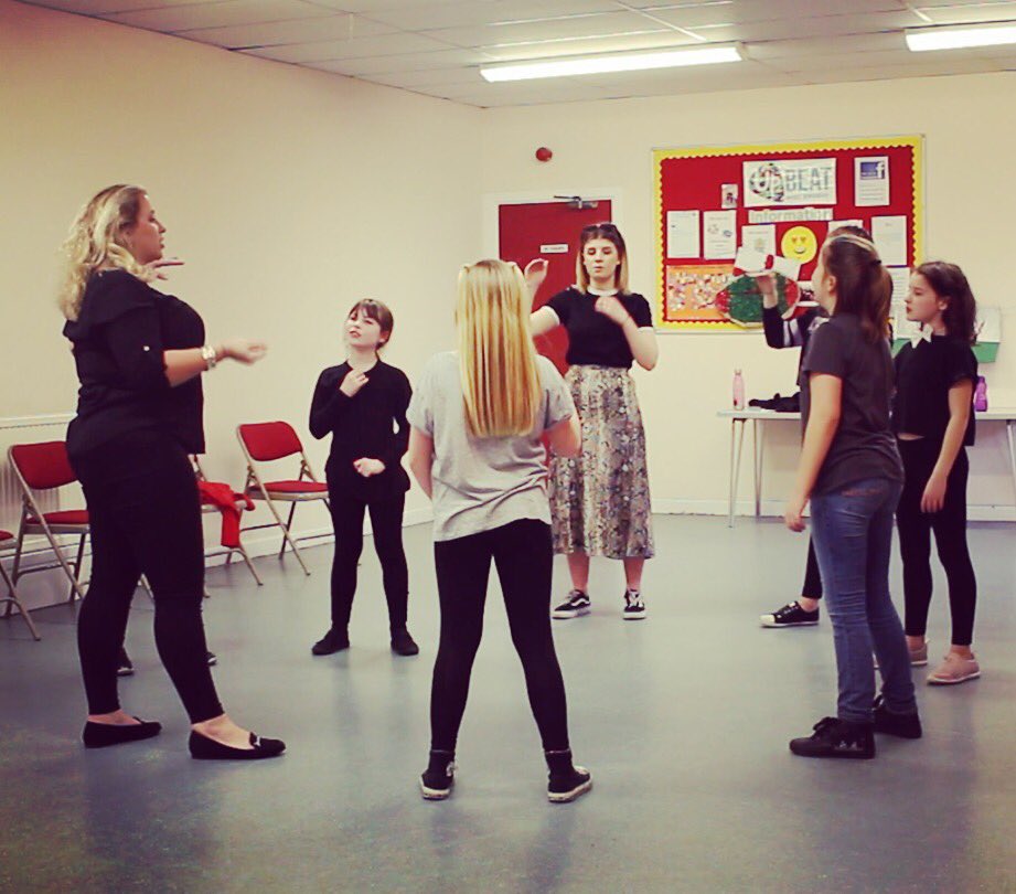HowellActingSch's tweet photo. “The two twenty-two train tore through the tunnel” 
Very talented artists here blowing us away with their fantastic voices! 
To book a taster class for your own actor visit https://t.co/yplH3DQtci 

#actors #kids #theatreclass #tonguetwisters #actingclass https://t.co/F1ju3DEVjW
