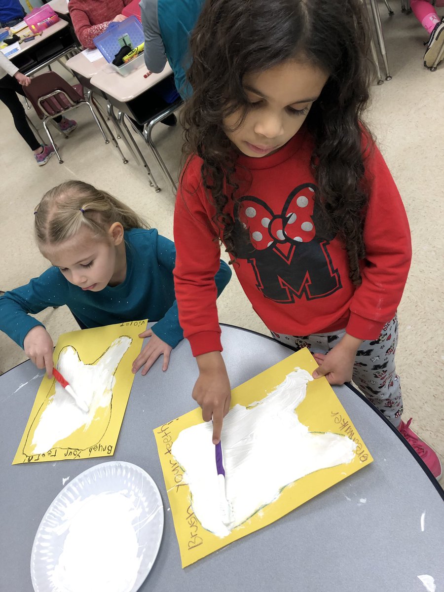 MrsDoria's tweet photo. We talked all about dental hygiene and how to take care of our teeth today in kindergarten!

#dentalhygiene #kindergarten #brushyourteeth #margaretrosselementary #hasdhappenings https://t.co/FlGKxANcnV