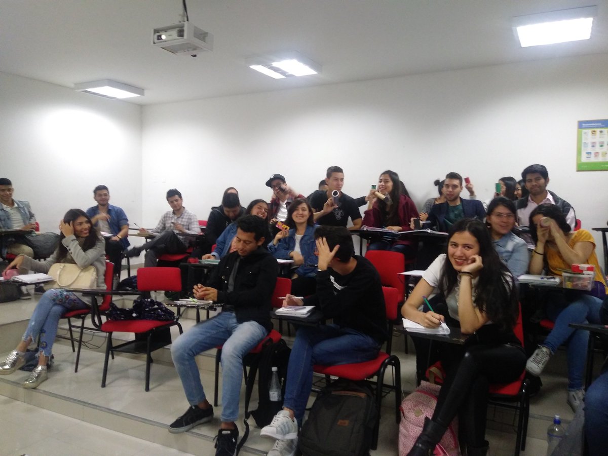 CRISGOTE's tweet photo. Mis estudiantes listos para su clase de espectros y estrellas #enjoyastronomy https://t.co/QmKmBbpTOw