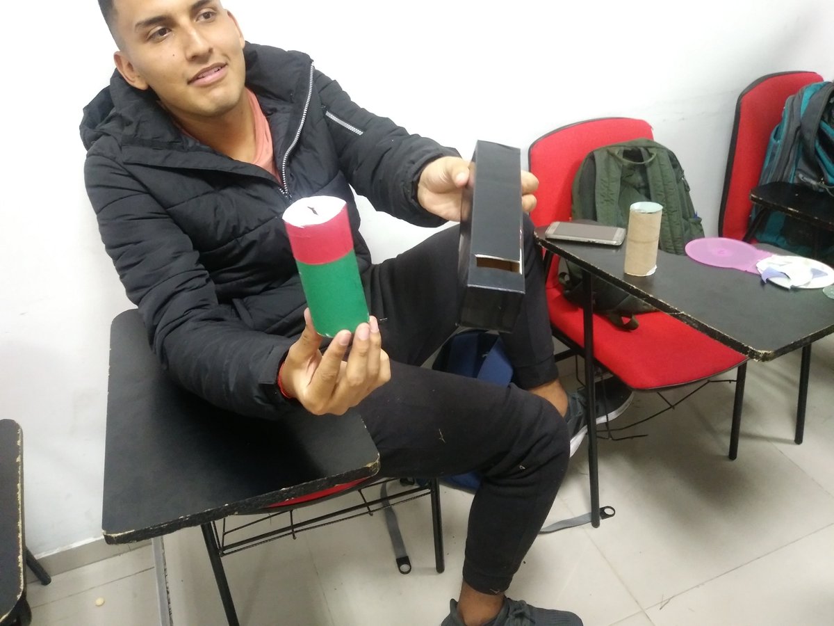 CRISGOTE's tweet photo. Mis estudiantes listos para su clase de espectros y estrellas #enjoyastronomy https://t.co/QmKmBbpTOw