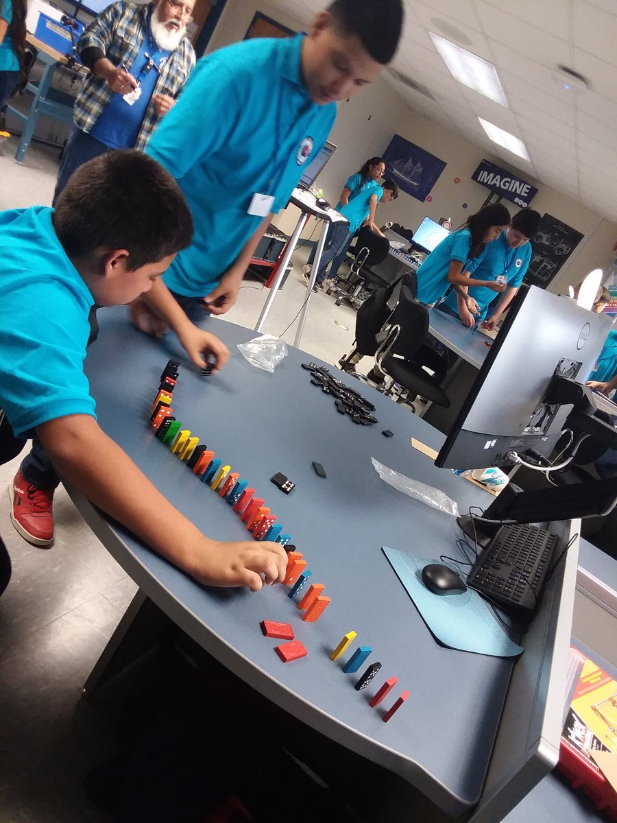 WrldMs's tweet photo. Dwight Middle School #STEM students hard at work today! From literacy circles about Rwandan apartheid to transfer of energy experiments and calculating their GPA--they're brains are always looking for exercise! 
@SSAISDDwightMS @ssaisd https://t.co/BlUGAdHq3k