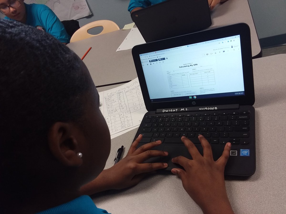 WrldMs's tweet photo. Dwight Middle School #STEM students hard at work today! From literacy circles about Rwandan apartheid to transfer of energy experiments and calculating their GPA--they're brains are always looking for exercise! 
@SSAISDDwightMS @ssaisd https://t.co/BlUGAdHq3k