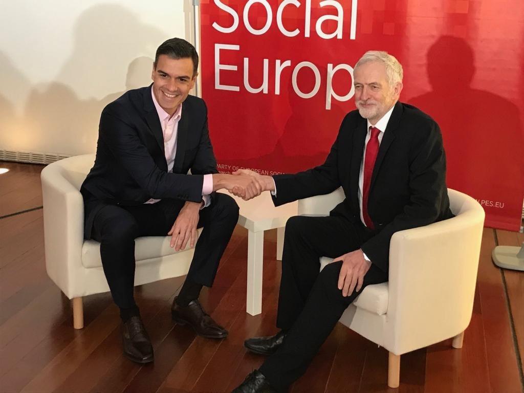 jeremycorbyn's tweet photo. An informative and optimistic discussion with Spain's Prime Minister Pedro Sánchez. We talked about next week's Brexit votes in the UK parliament and Labour's alternative plan, as well as the upcoming Spanish elections and how we work together to combat the far right. https://t.co/nD0adT9rUb