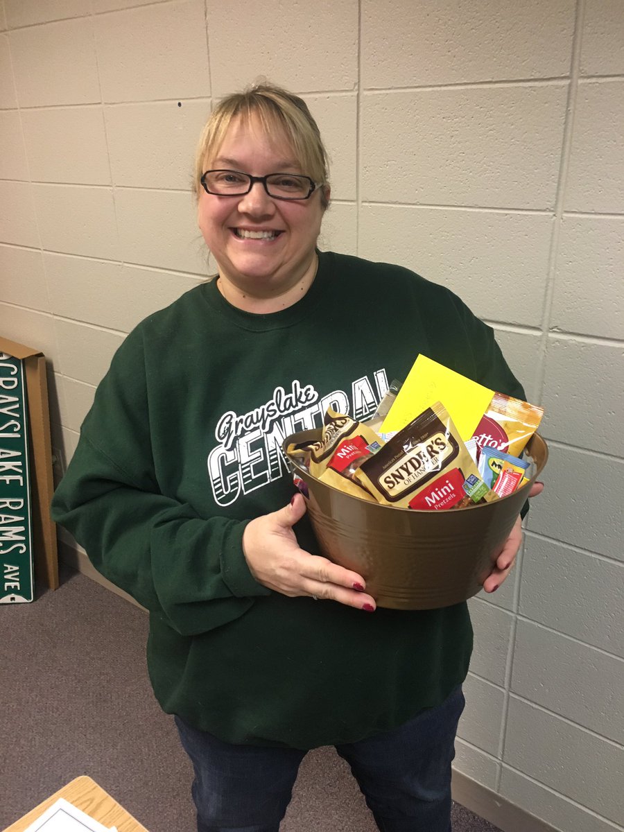 FrederickCCSD46's tweet photo. Finishing up our #RAKweek2019 Snack basket deliveries today. @GrayslakeNorth @Grayslake_Rams @Grayslake127 https://t.co/y0xJfD7cHm