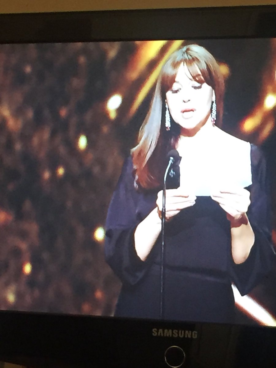 GuillemetteHal's tweet photo. Assumer le papier froissé ... #saccepter #MonicaBellucci #Cesar2019 https://t.co/eJCkuWIW3B