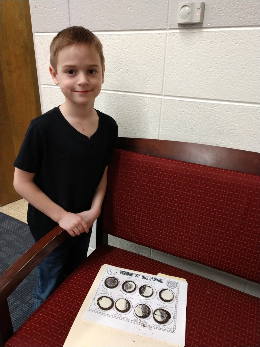 emilylbassinger's tweet photo. Moon phases and Oreos! This kid couldn't wait to show us what he learned! #theACSWay #TheHFEDifference https://t.co/JHbnCGtKXx