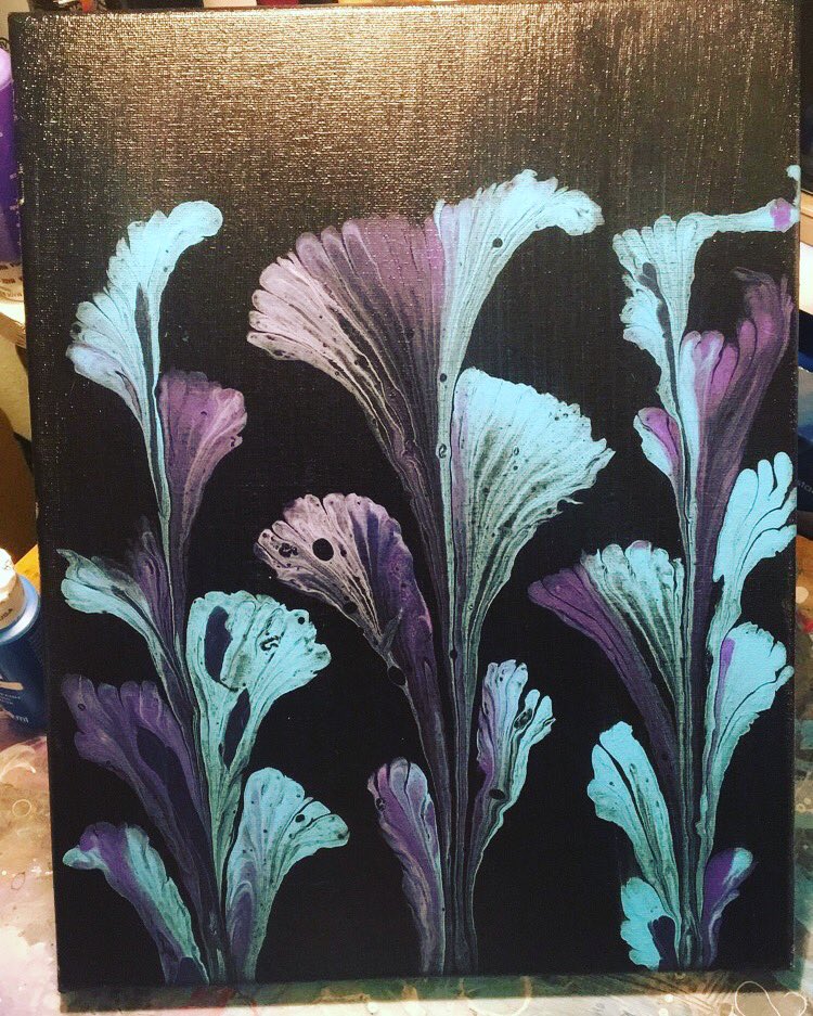 RogueStar4's tweet photo. Really happy with this string pull!!(So much Iβm going to be doing a few more!!)#art #myart #pourfect #flow #flowart #artist #artistsoninstagram #pour #pourart #stringpull #stringpullart #stringpulling #coolcolors #floral #RogueStarArt https://t.co/MOv3LQVEH2