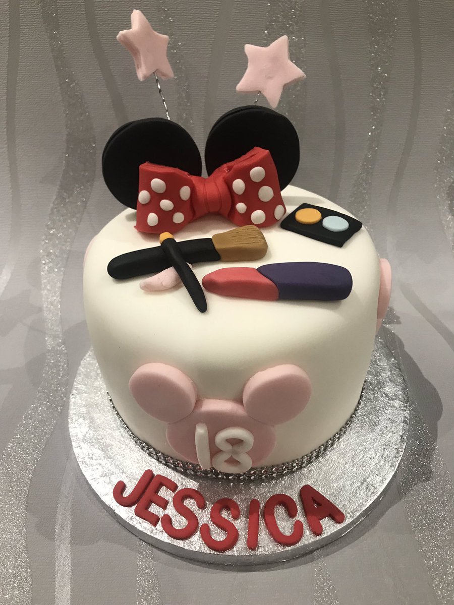 cazzandste's tweet photo. Here’s a couple cakes iv done recently. https://t.co/phanuELxdW