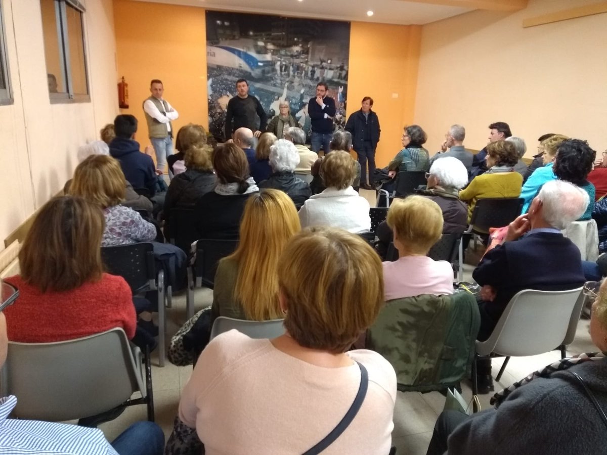 Hoy reunión con los vecinos de #ElCrucero, analizando el futuro del barrio, Asociación e implicación vecinal para luchar por un objetivo común, NUESTRO BARRIO!!! 
#burgos