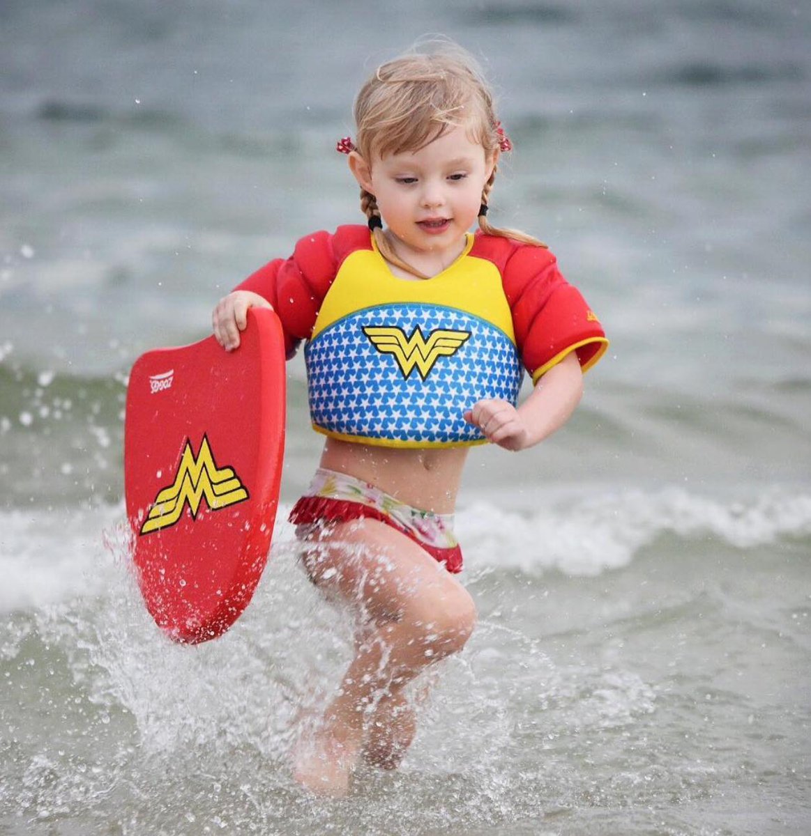 Kiara practising her Baywatch run in her Wonder Woman gear!

Available now at independent retailers. Click here to check out more of our DC Superhero goodies: qoo.ly/vk2x3. 

[Image: instagram.com/our.fam.in.squ…] #zoggs #zoggsaustralianewzealand