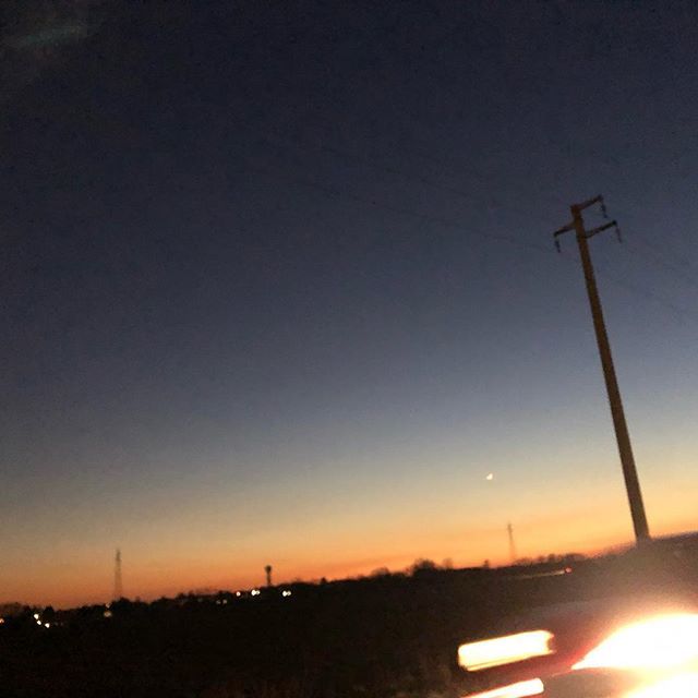 xLontrax's tweet photo. At sunset... #powerlinefriday @powerlinefriday https://t.co/akkKwj78hc https://t.co/Idmu6sTddB
