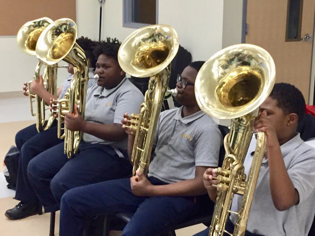NBSFNOLA's tweet photo. Practice makes perfect! Our Capdau Jaguars are preparing for their first parades of the 2019 #MardiGras season. Look for us on the parade route this weekend for the Krewe of Pontchartrain (Saturday) and the Mystic Krewe of Femme Fatale (Sunday). #NBSF #NOLA https://t.co/01LtHmHava