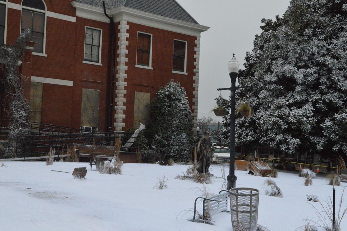 My_JPA's tweet photo. UPDATE and PHOTOS: The Butts County Courthouse square looked like a "snowpocalypse" as crews continued preparing for a film shoot.
#Zombieland2 #ButtsCountyGeorgia #JacksonGeorgia #JacksonButtsCounty #ExploreGeorgia #Film #Movies
https://t.co/QGDyIJXRzu https://t.co/g4m59W05ha
