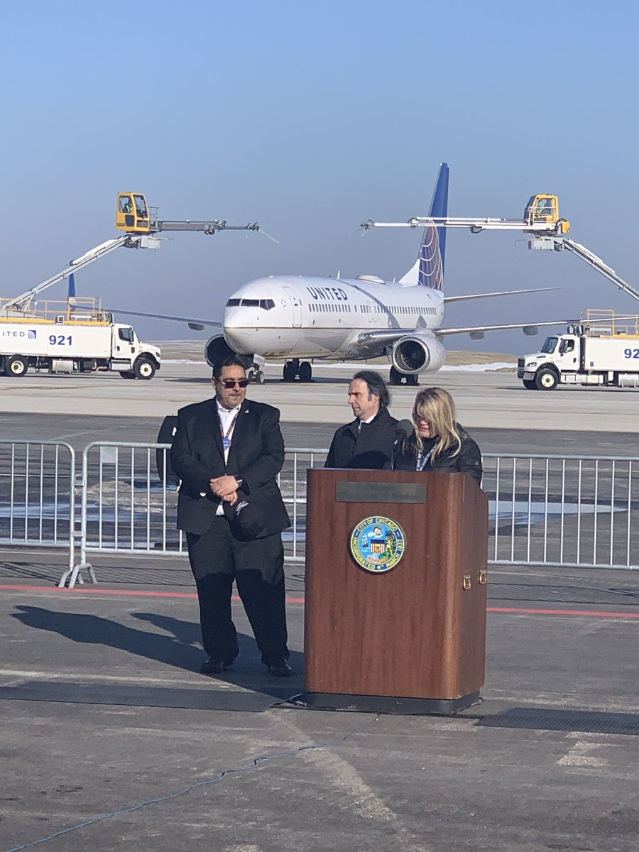Official Ribbon cutting for the new ORD Deice pad!  #gamechanger <a href="/weareunited/">We Are United</a> <a href="/MikeHannaUAL/">Mike Hanna</a> <a href="/FoxMikeFoxORD/">Michael Fox</a> <a href="/FrankLa28336219/">Frank Lara</a>