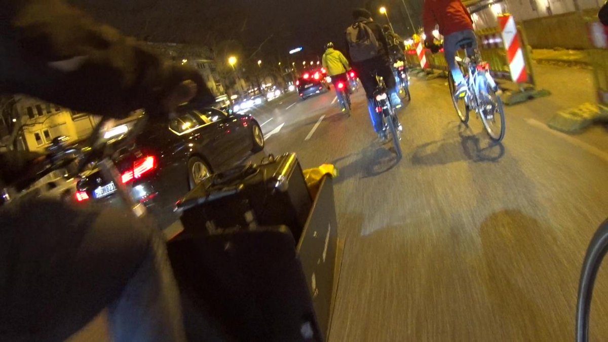 CritMassHann's tweet photo. Im Vergleich zur letzten #CriticalMass #Hannover hat sich die Teilnehmerzahl heute auf 55 mehr als verdoppelt. So kann es gerne ein paarmal weitergehen! #CMFeb cc: @SecretCoAuthor https://t.co/vPc5pUHPbf