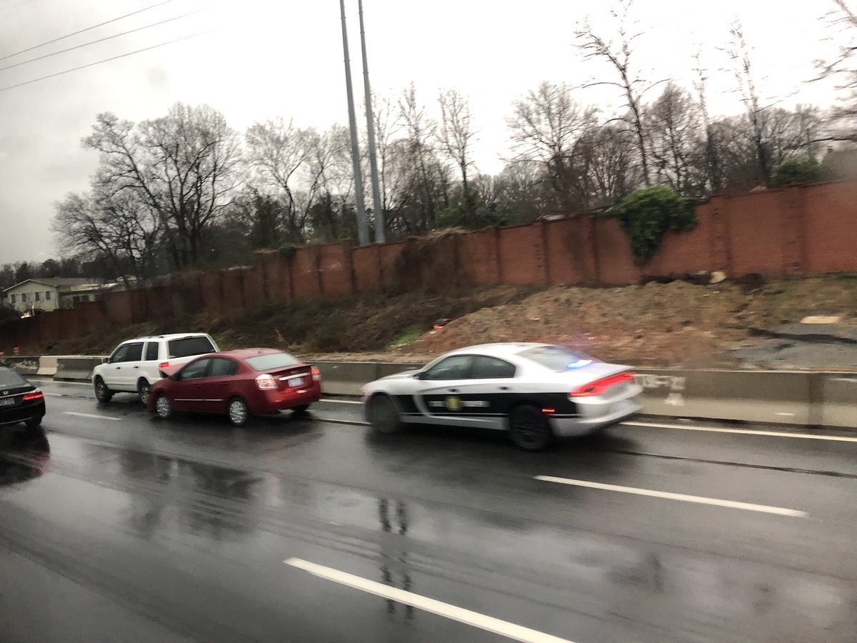 Chris_Travels's tweet photo. @Clt_TrafficGuy @TrafficTeam9  On my last say of being able to provide a picture. I-77 SB just past LaSalle, right lane blocked. https://t.co/kMiMkjM8Yd