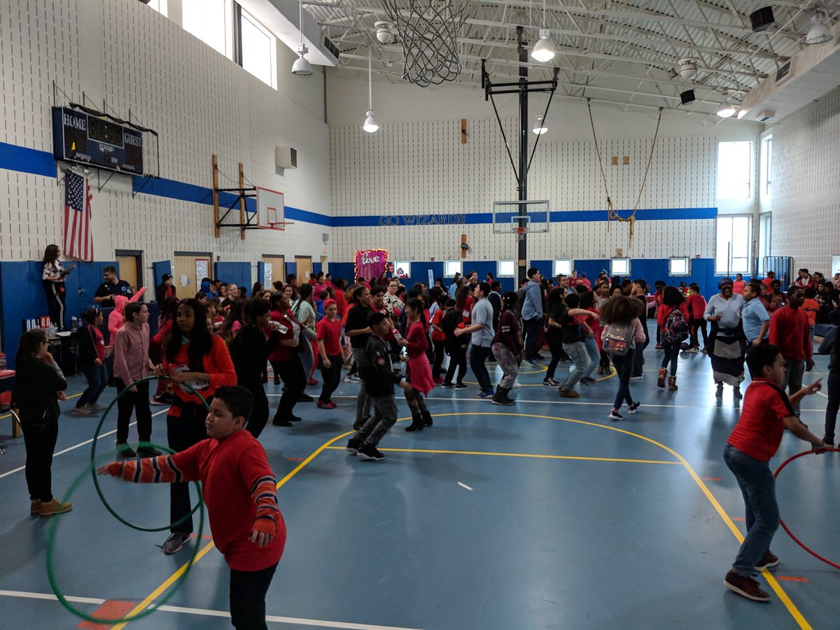 Feltonville Arts & Sciences celebrated Happy Heart Hangout ❤️ #pbis #bloodpressureawareness #therapydog #dancelessons #physicalactivities @PBISRewards @PrincipalPiniat @thealisonstore @phila_teach